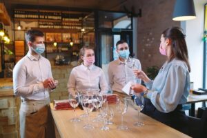 waiters restaurant medical mask learns distinguish glasses 109285 9774