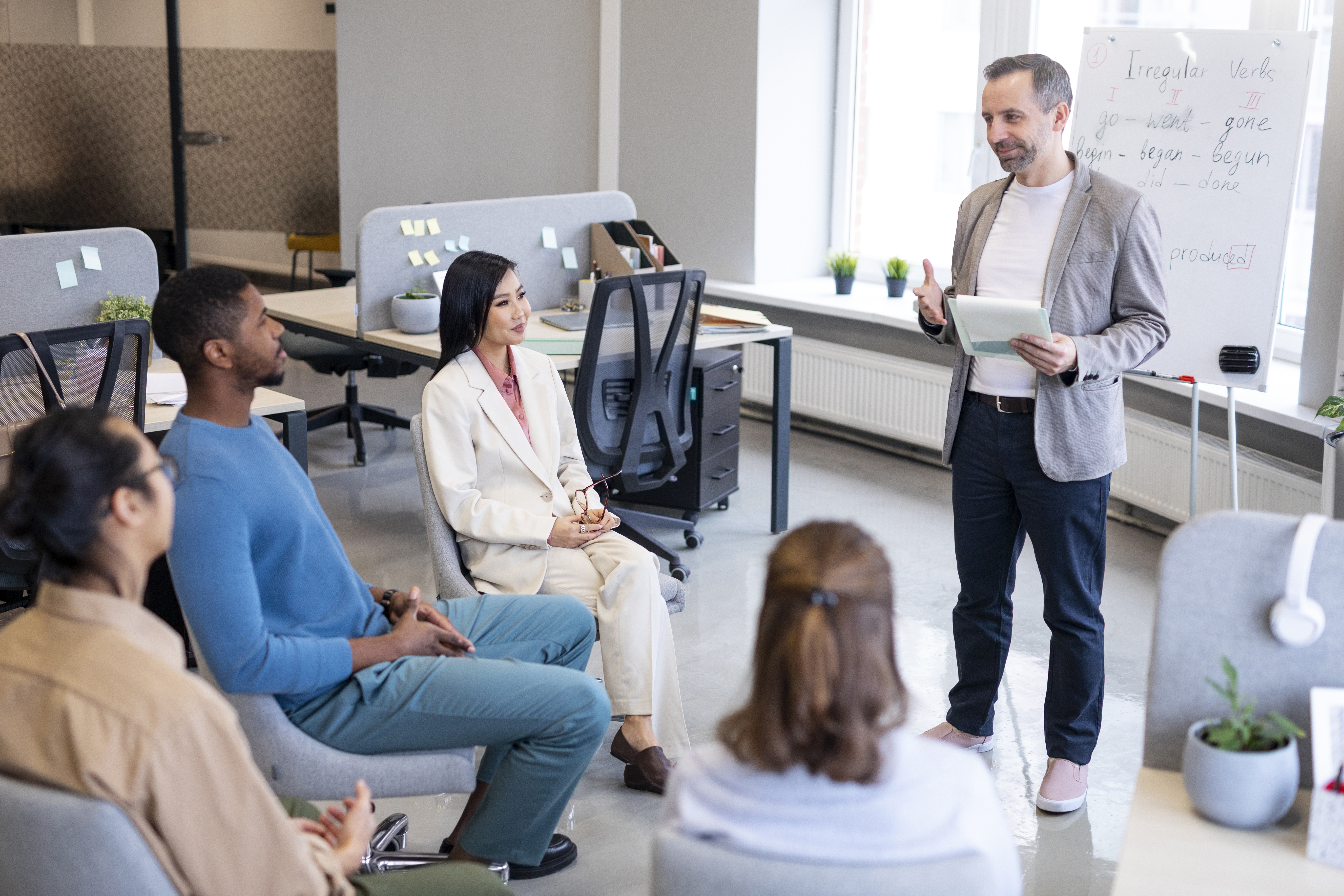 Lezione in aula con i dipendenti di un'azienda